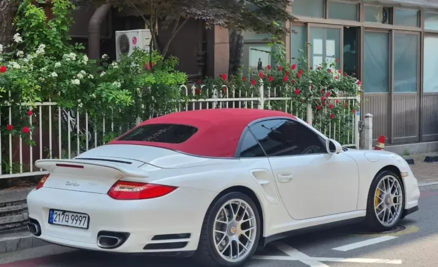 Porsche 911 2010 г. (белый)