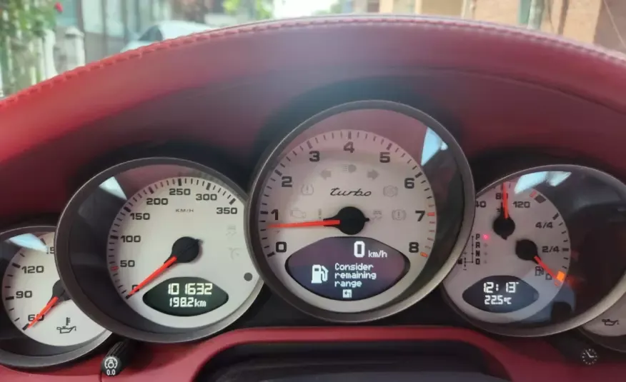 Porsche 911 2010 г. (белый)