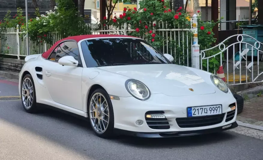 Porsche 911 2010 г. белый фотография