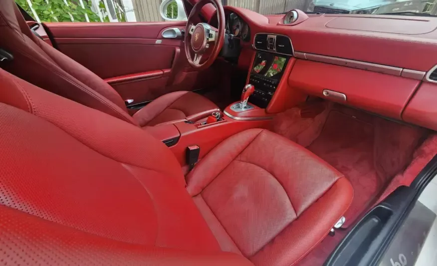 Porsche 911 2010 г. (белый)