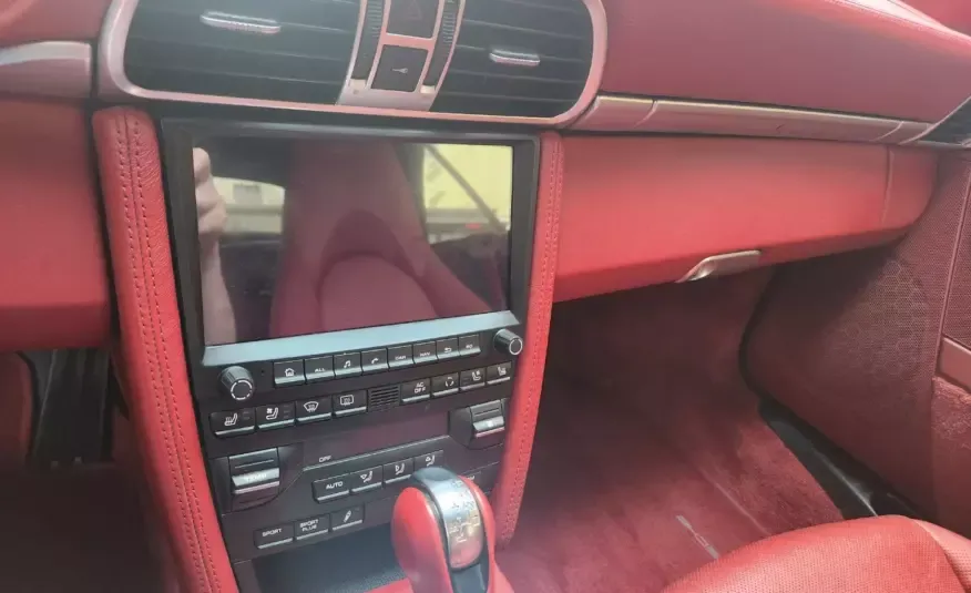 Porsche 911 2010 г. (белый)