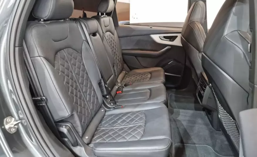 Audi Q7 2023 г. (серый цвет)