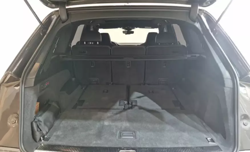 Audi Q7 2023 г. (серый цвет)