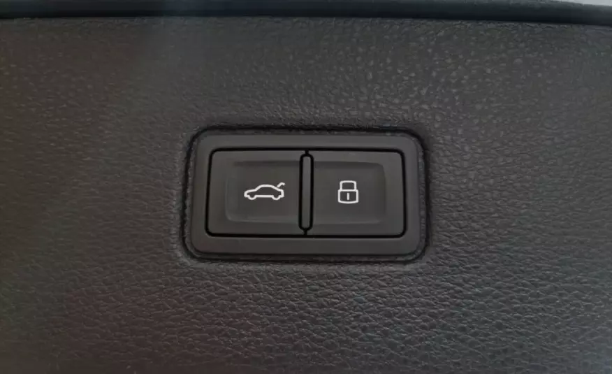 Audi Q7 2023 г. (серый цвет)