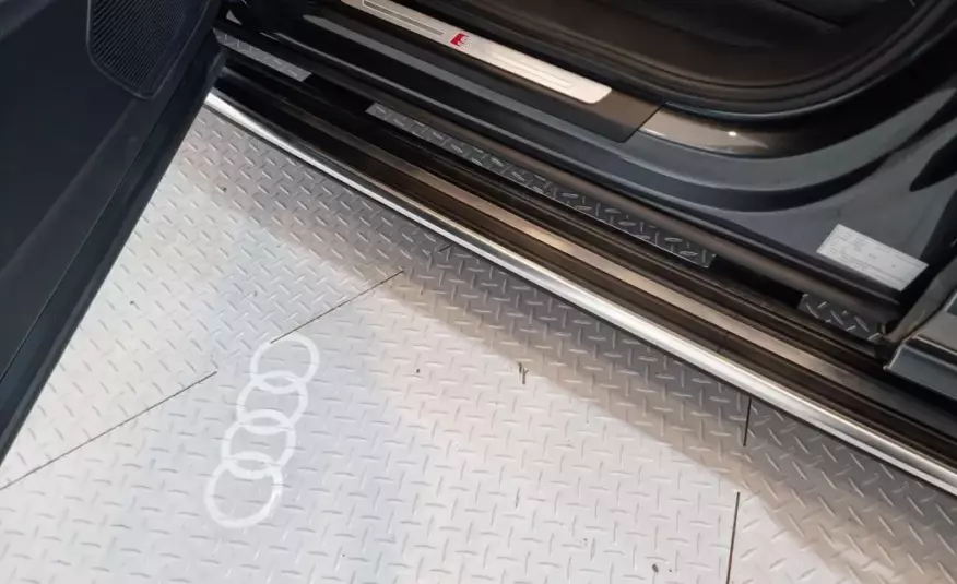 Audi Q7 2023 г. (серый цвет)