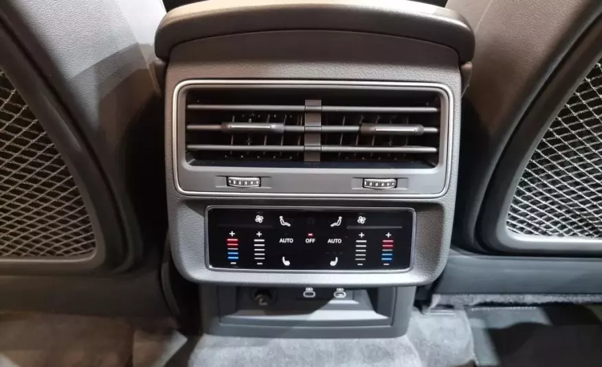 Audi Q7 2023 г. (серый цвет)