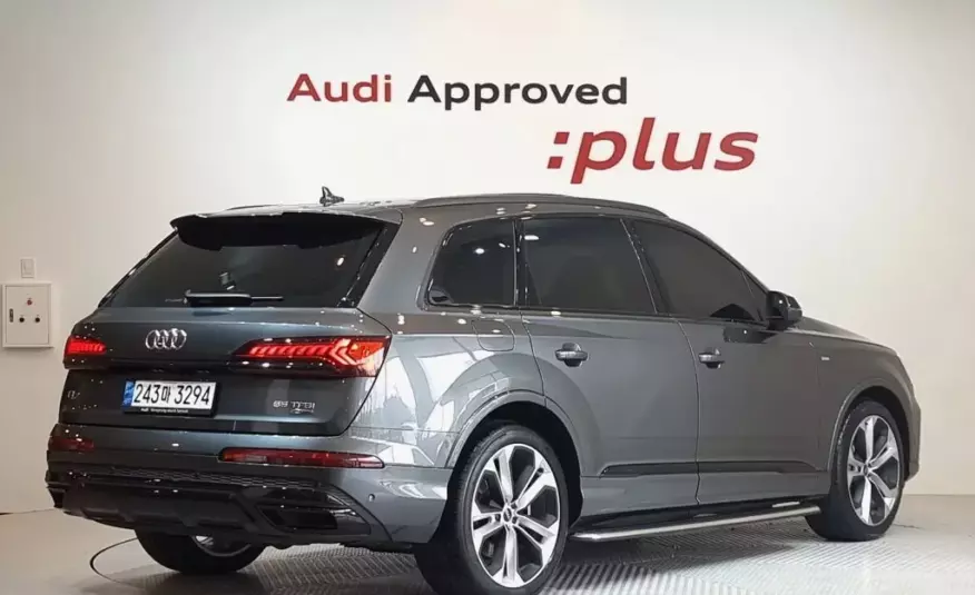 Audi Q7 2023 г. (серый цвет)