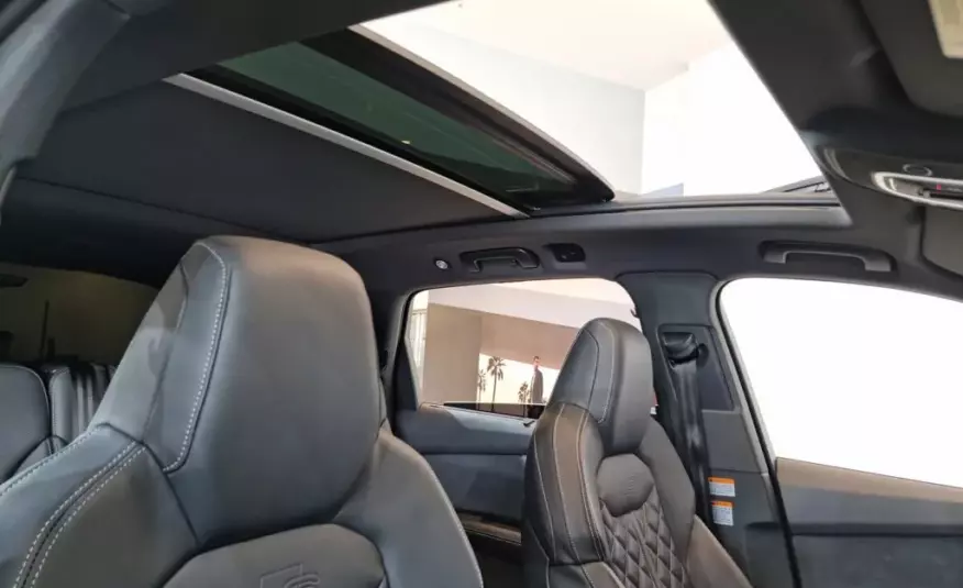 Audi Q7 2023 г. (серый цвет)
