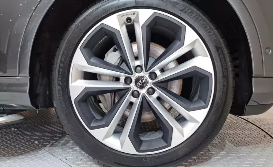 Audi Q7 2023 г. (серый цвет)
