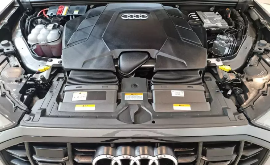 Audi Q7 2023 г. (серый цвет)