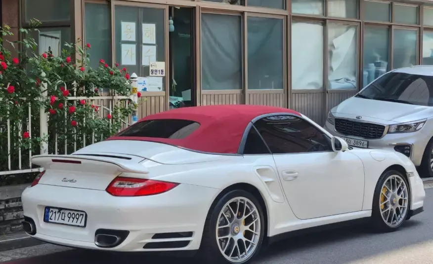 Porsche 911 2010 г. (белый)