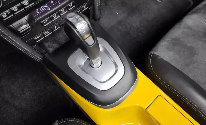 Porsche 911 2011 г. (желтый)