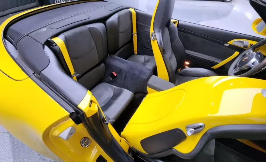 Porsche 911 2011 г. (желтый)