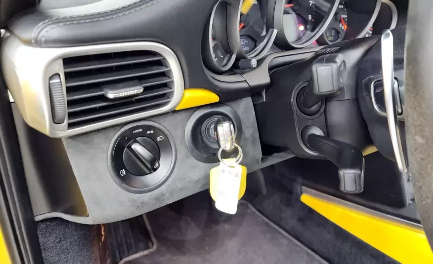 Porsche 911 2011 г. (желтый)