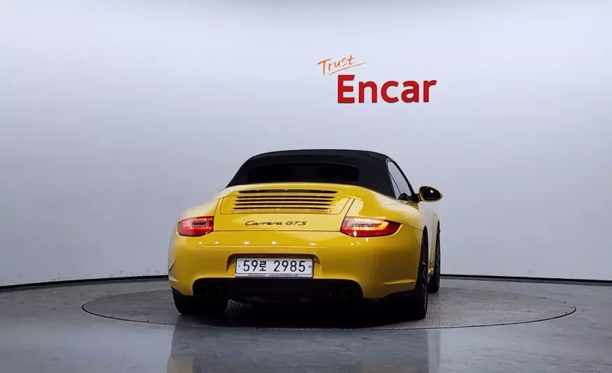 Porsche 911 2011 г. (желтый)