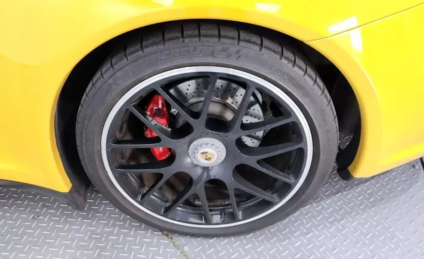 Porsche 911 2011 г. (желтый)