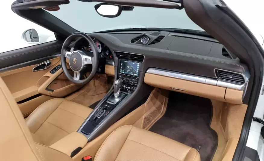 Porsche 911 2016 г. (белый)