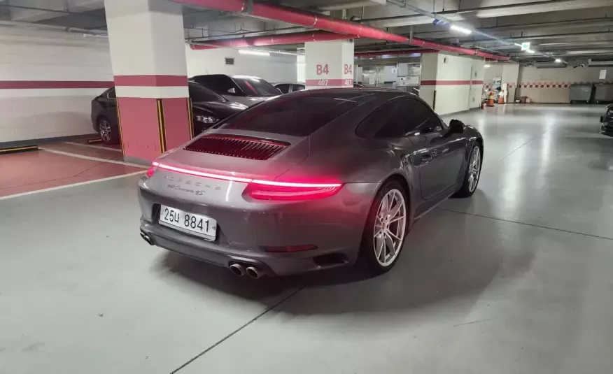 Porsche 911 2018 г. (серый цвет)