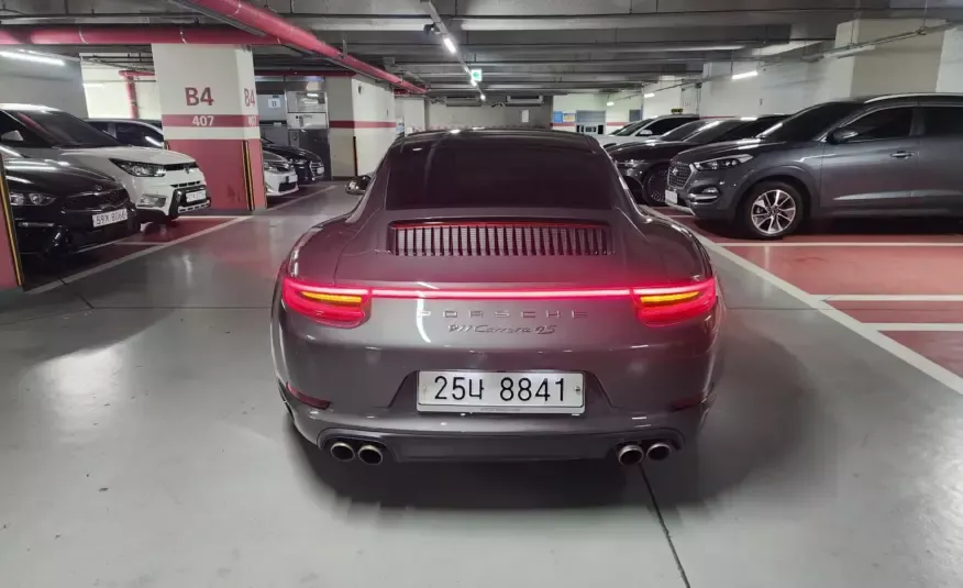 Porsche 911 2018 г. (серый цвет)