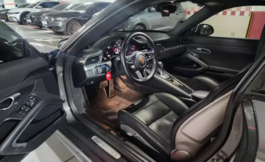 Porsche 911 2018 г. (серый цвет)