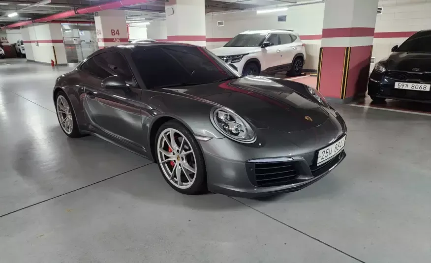 Porsche 911 2018 г. серый цвет фотография