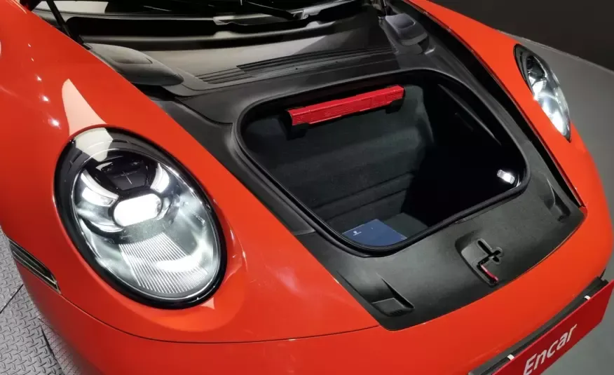 Porsche 911 2020 г. (апельсин)