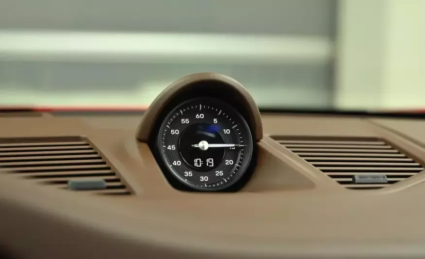 Porsche 911 2023 г. (красный)