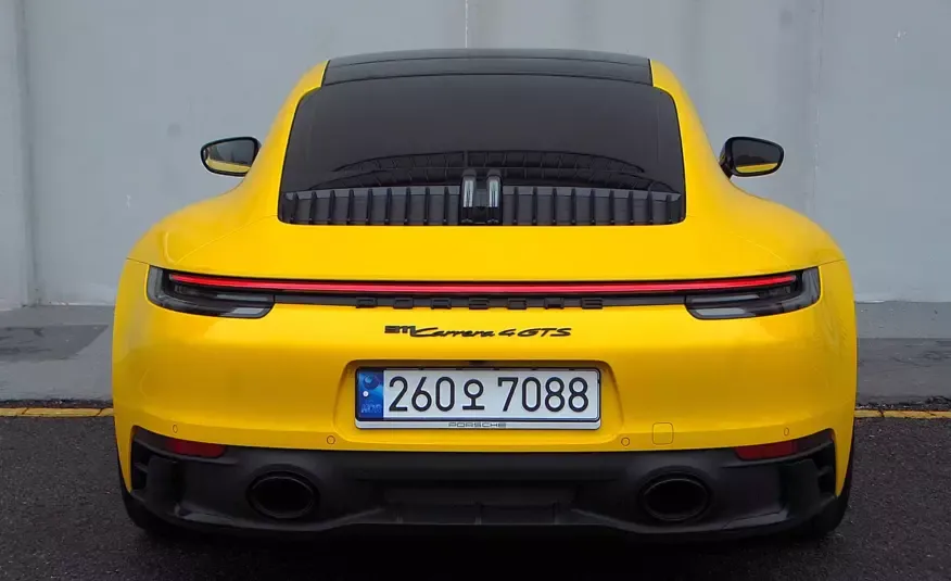 Porsche 911 2023 г. (желтый)