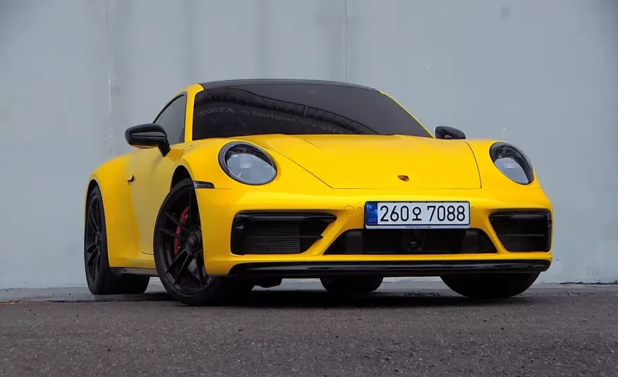 Porsche 911 2023 г. (желтый)