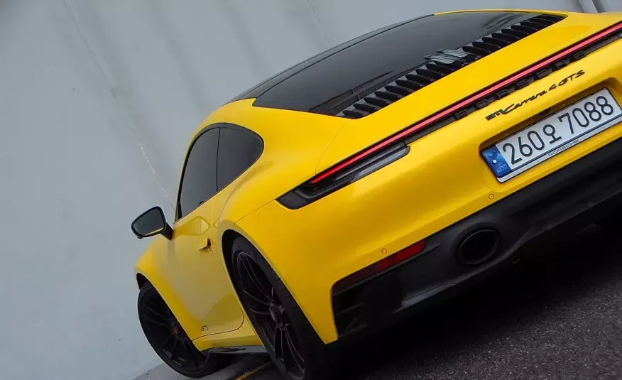 Porsche 911 2023 г. (желтый)