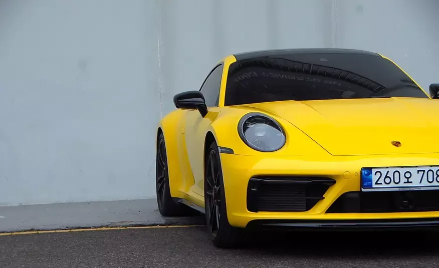 Porsche 911 2023 г. (желтый)