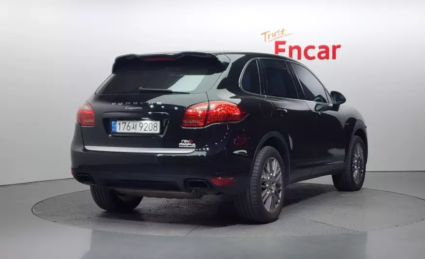 Porsche CAYENNE 2012 г. (черный)