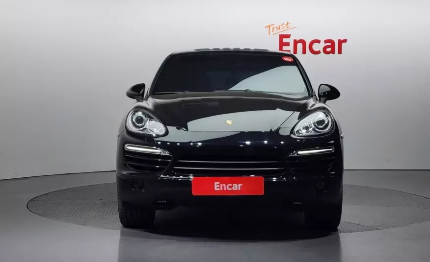 Porsche CAYENNE 2012 г. (черный)