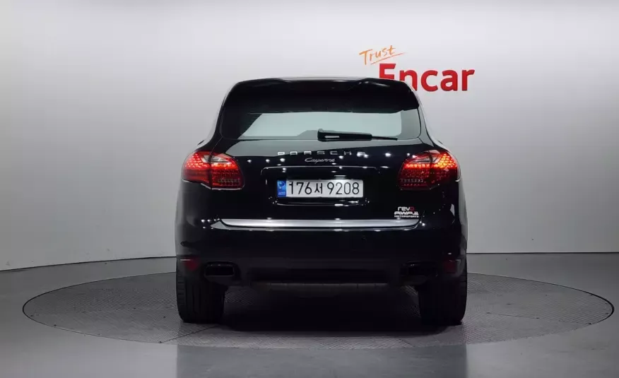 Porsche CAYENNE 2012 г. (черный)