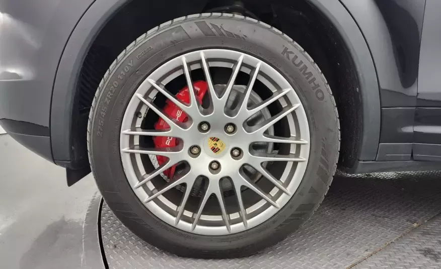 Porsche CAYENNE 2012 г. (черный)