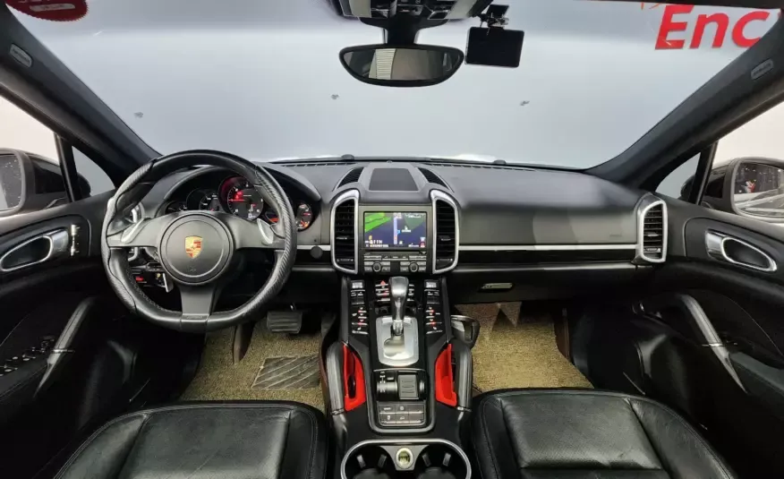 Porsche CAYENNE 2012 г. (черный)