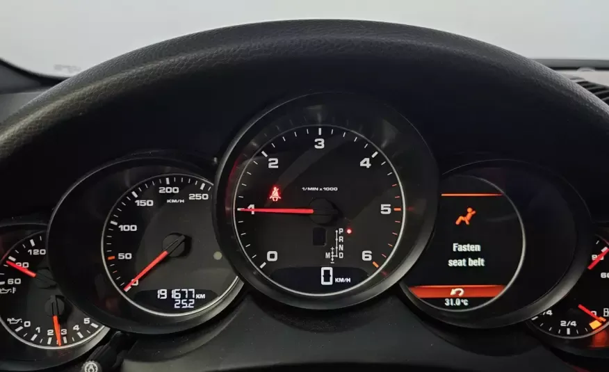 Porsche CAYENNE 2012 г. (черный)