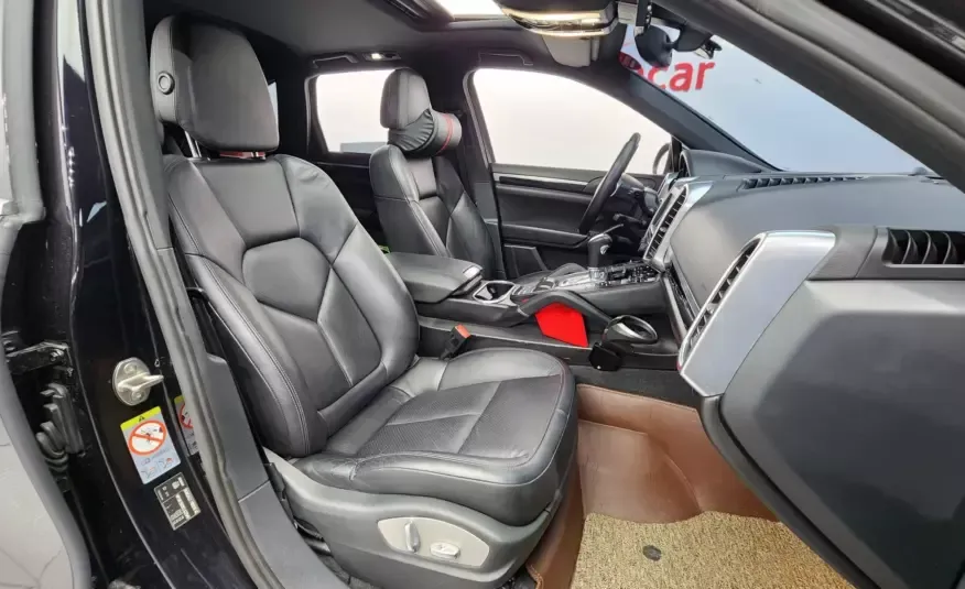 Porsche CAYENNE 2012 г. (черный)