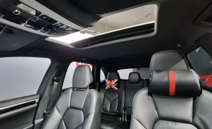 Porsche CAYENNE 2012 г. (черный)