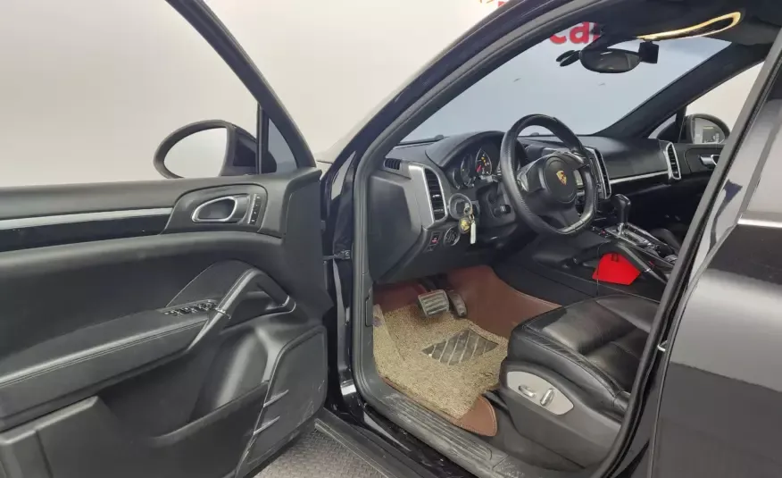 Porsche CAYENNE 2012 г. (черный)