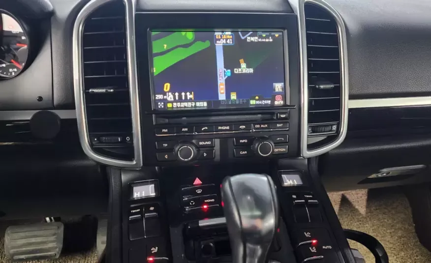 Porsche CAYENNE 2012 г. (черный)
