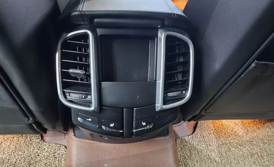 Porsche CAYENNE 2012 г. (черный)