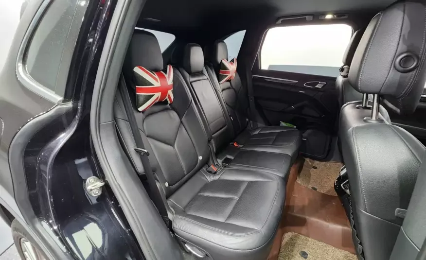 Porsche CAYENNE 2012 г. (черный)