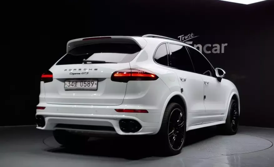 Porsche CAYENNE 2016 г. (белый)