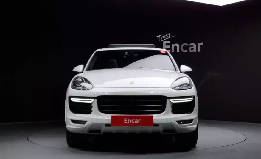 Porsche CAYENNE 2016 г. (белый)