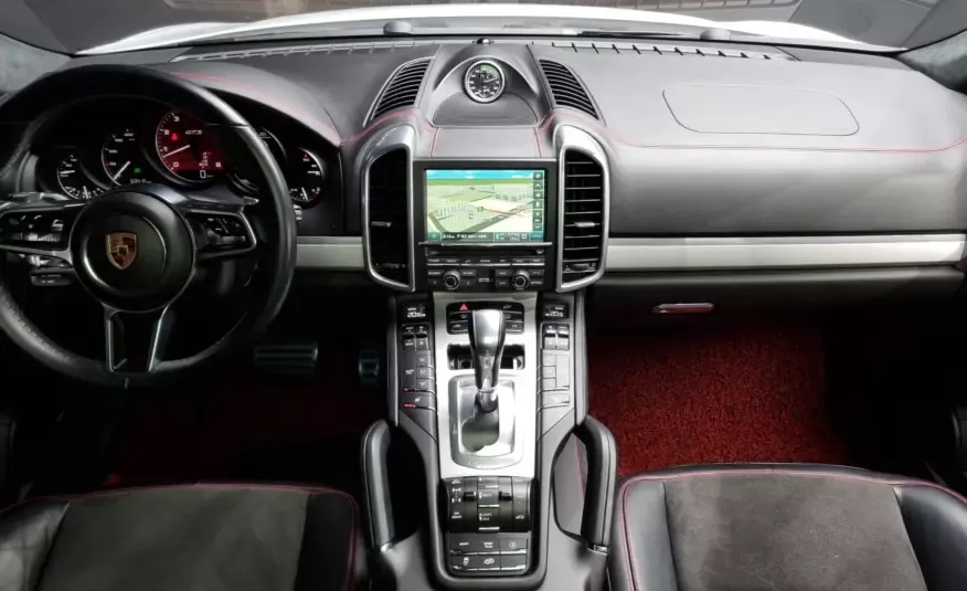 Porsche CAYENNE 2016 г. (белый)