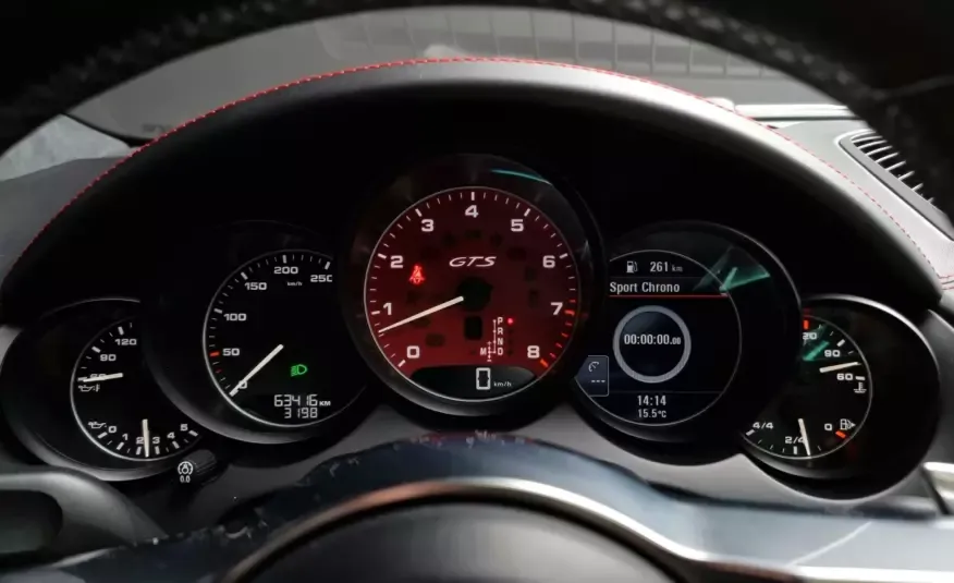 Porsche CAYENNE 2016 г. (белый)