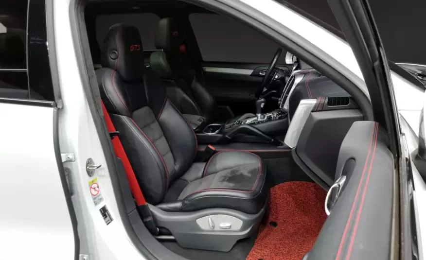 Porsche CAYENNE 2016 г. (белый)