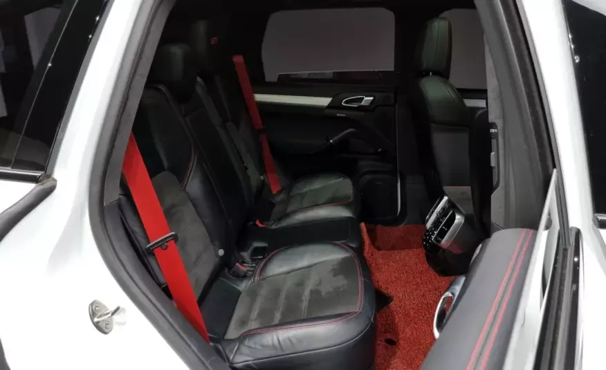 Porsche CAYENNE 2016 г. (белый)