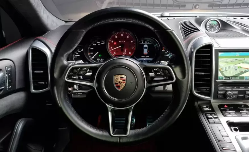 Porsche CAYENNE 2016 г. (белый)